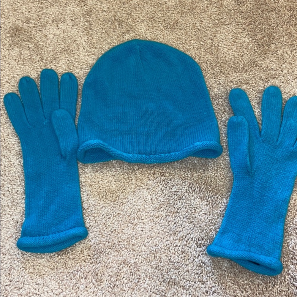 Hat and gloves